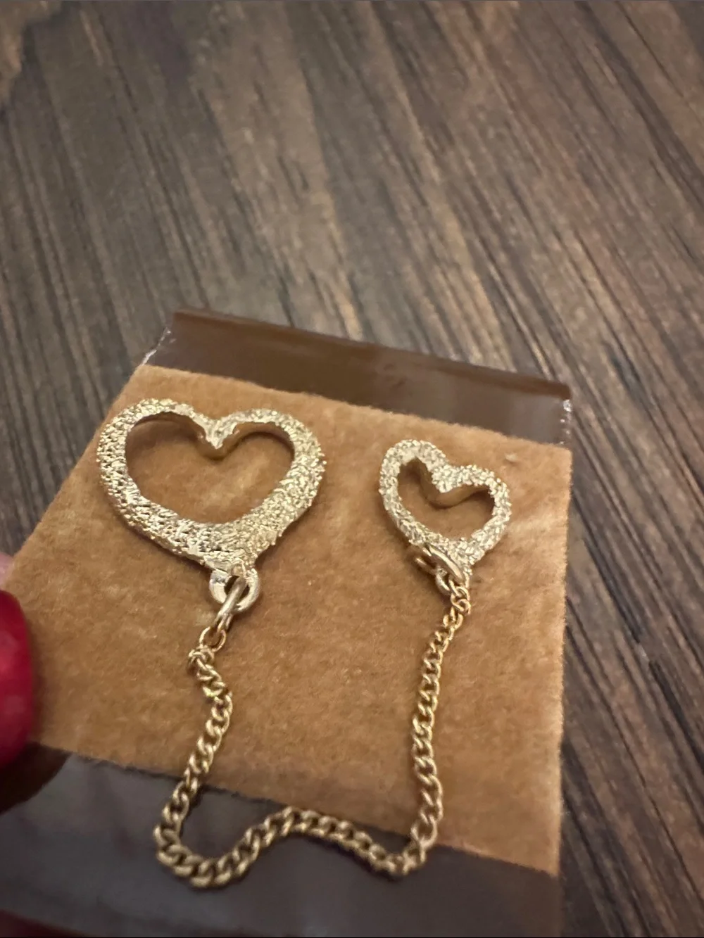 Gold Heart Link Brooch - Elegant Heart-Shaped Chain Accent - NWT